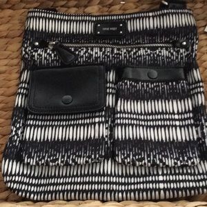 NINE WEST BLACK & WHITE CROSSBODY NWT